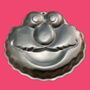 Wilton Sesame Street Elmo Shaped Aluminum Cake Pan